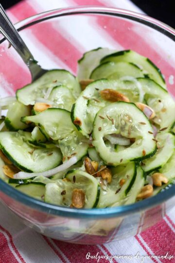 Salade de concombre aux cacahuètes