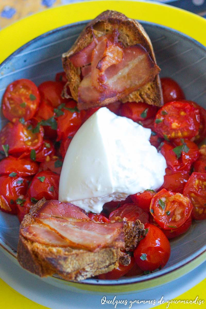 Salade tiède de tomates à la burrata